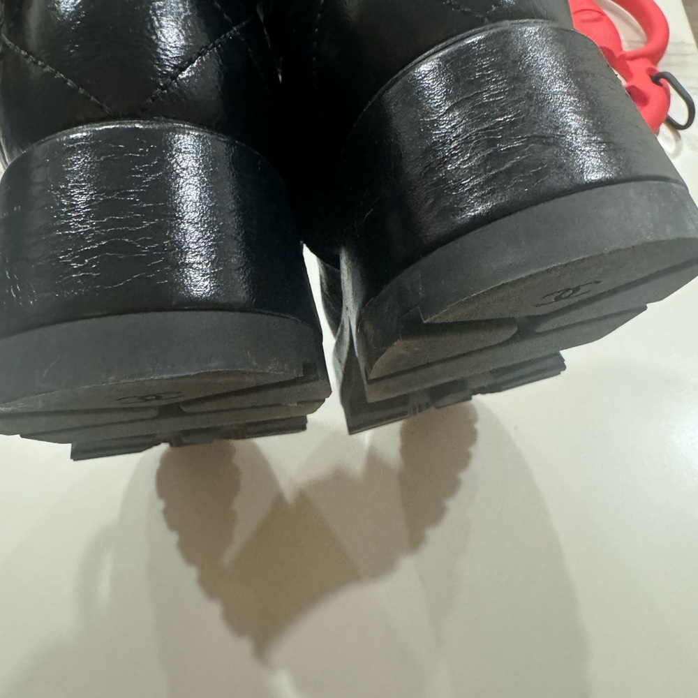Chnel lace up boot 
Leather biker boots - Picture 12 of 15